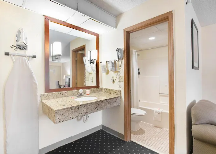 Oyo International Airport Hotel Tulsa