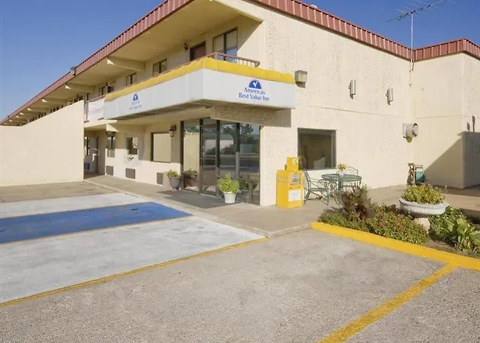 Oyo International Airport Hotel Tulsa