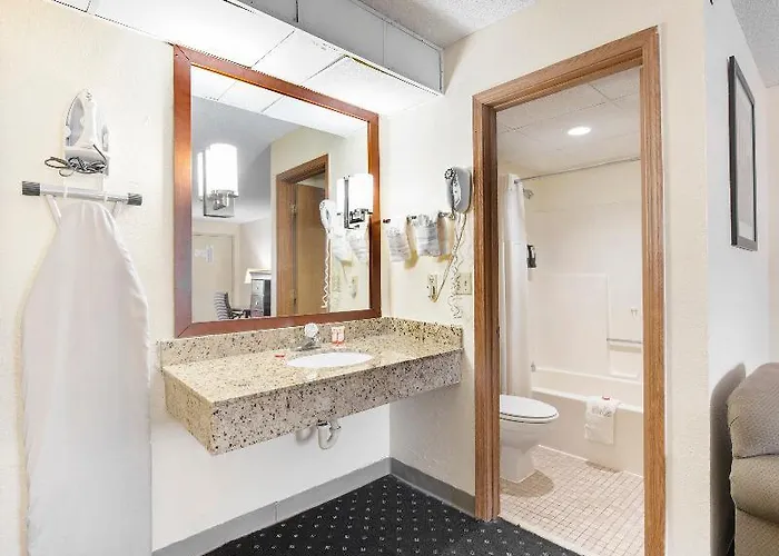 Oyo International Airport Hotel Tulsa